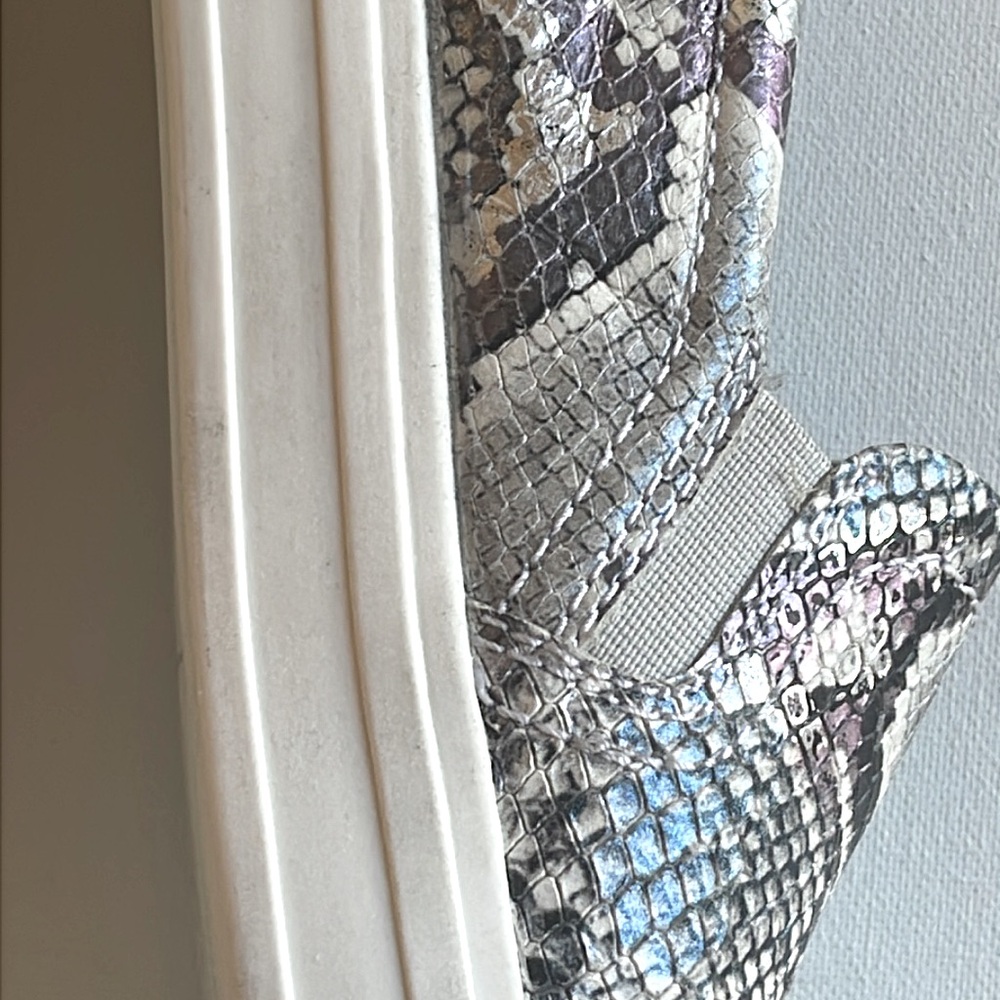 NWOT NATURALIZER AILEEN MERMAID SNAKE PRINT SNEAKERS 7.5 MED DISPLAY PAIR - Picture 13 of 14